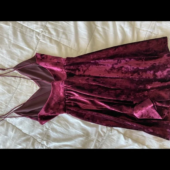 Crushed Velvet Soft Strappy Back V Neck Romper - Picture 4 of 4